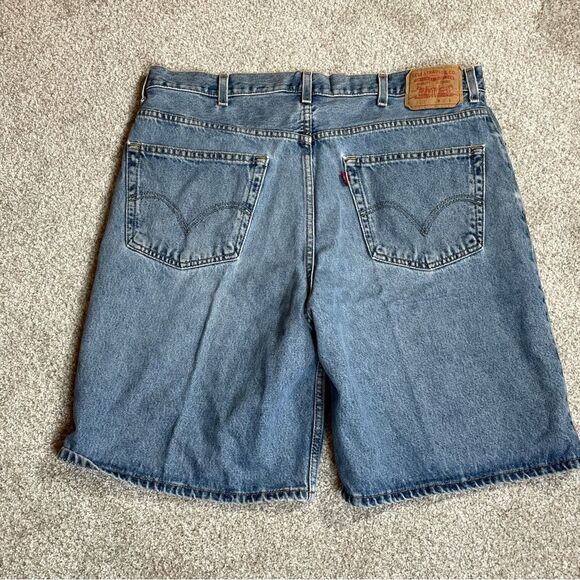 Levi's Other - Levi’s 550 short   